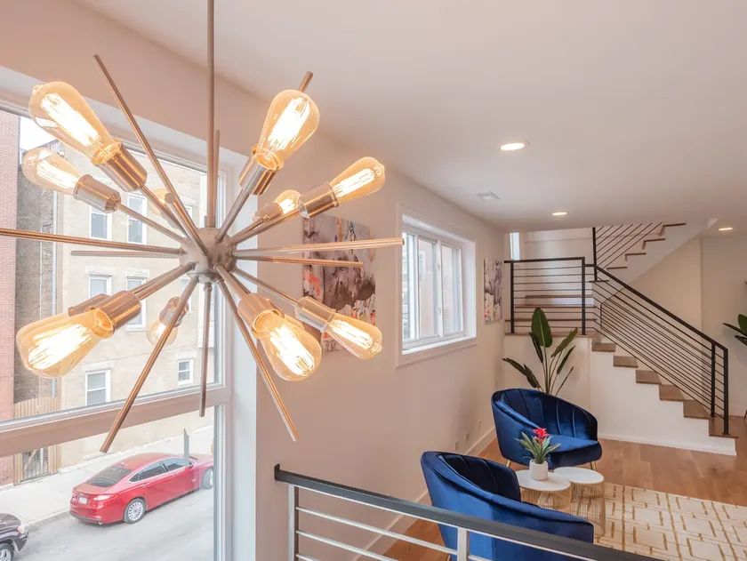Wicker Park : Stylish Comfort Meets Urban Ease - Image 1