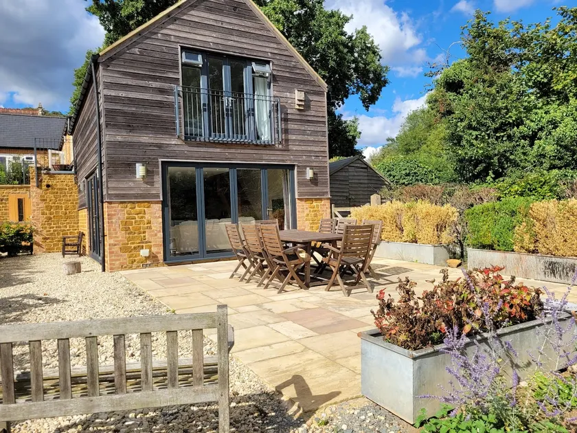 Cedar Barn - perfect for family & groups - Image 1