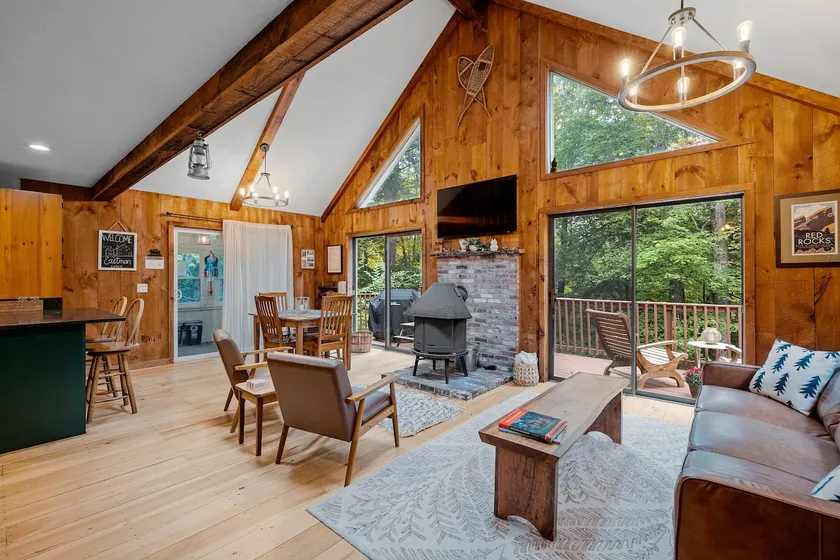 Cozy Eastman Cabin - Image 1