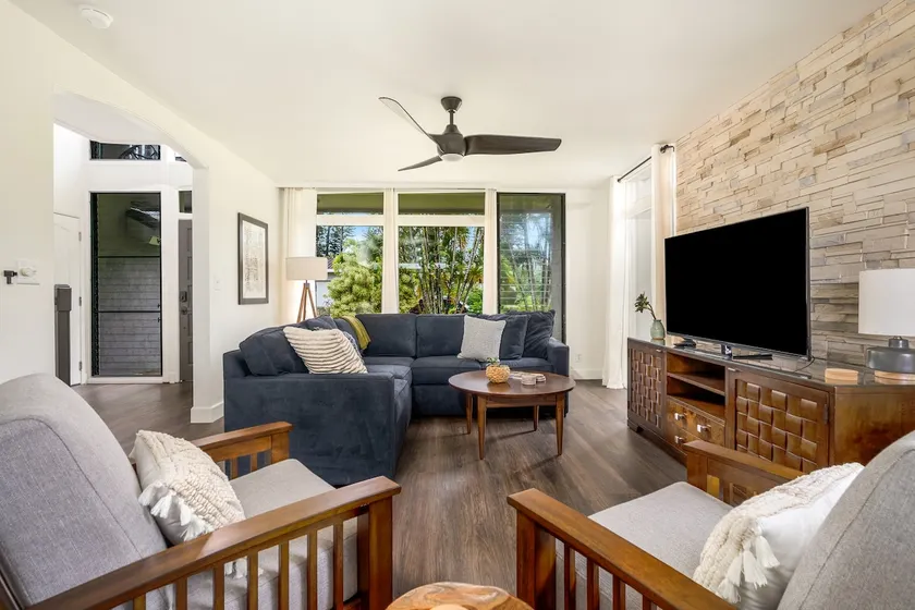 Breezy + Spacious 3/2 House with Bali Hai View - Image 1
