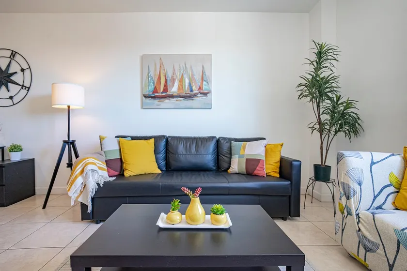 10 min to MIA Modern 1BR w/Parking Washer/Dryer - Image 1