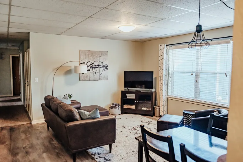Bay Breeze Apartment across from Waterfront - Image 1