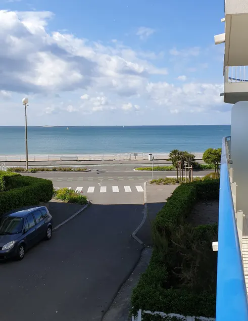 Sea view apartment, ideal for couple + 2 children - Image 1