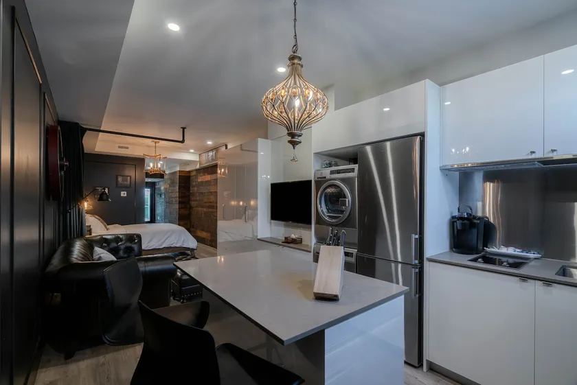 The Midnight - Luxury Short & Long Term Stays - Image 1