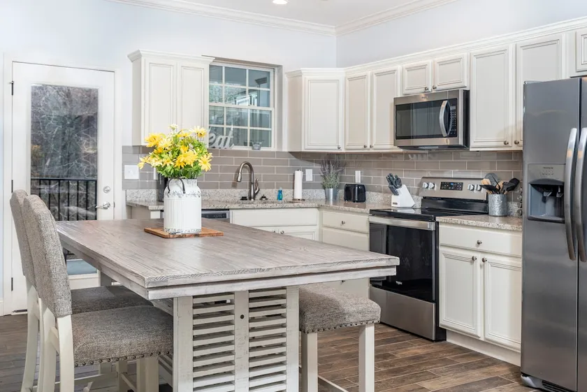Elegant Cades Cove Condo with Community Pool - Image 1