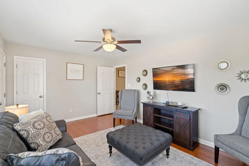 3BR Retreat | Hot Tub | Walk to Town | Sleeps 8 - Image 1