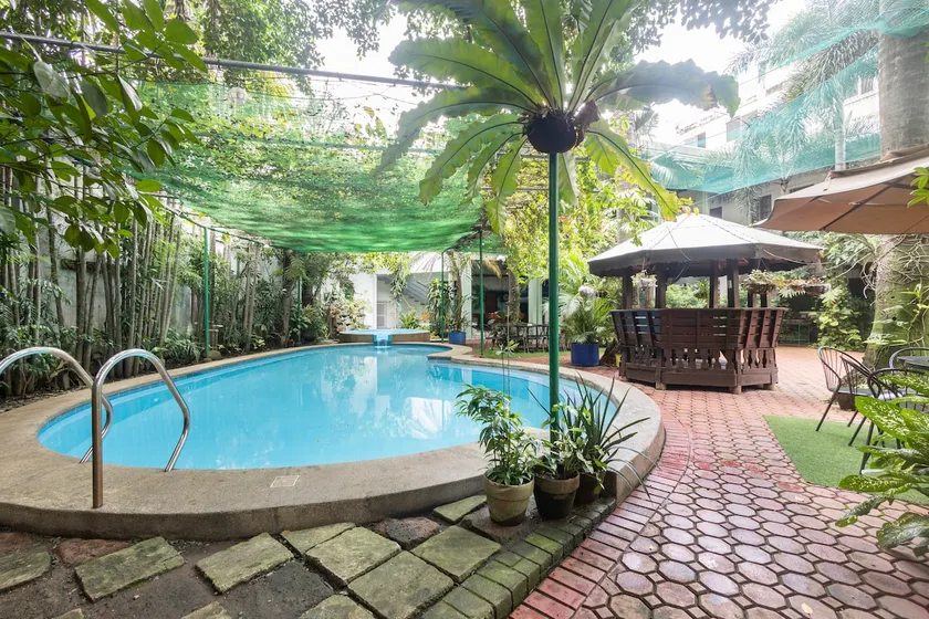 1 min. walk from Ayala Mall -Private Vacation Home - Image 1
