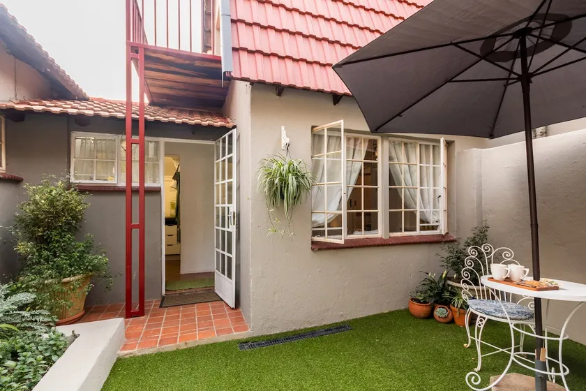 Farmhouse Style unit with Private Courtyard - Image 1
