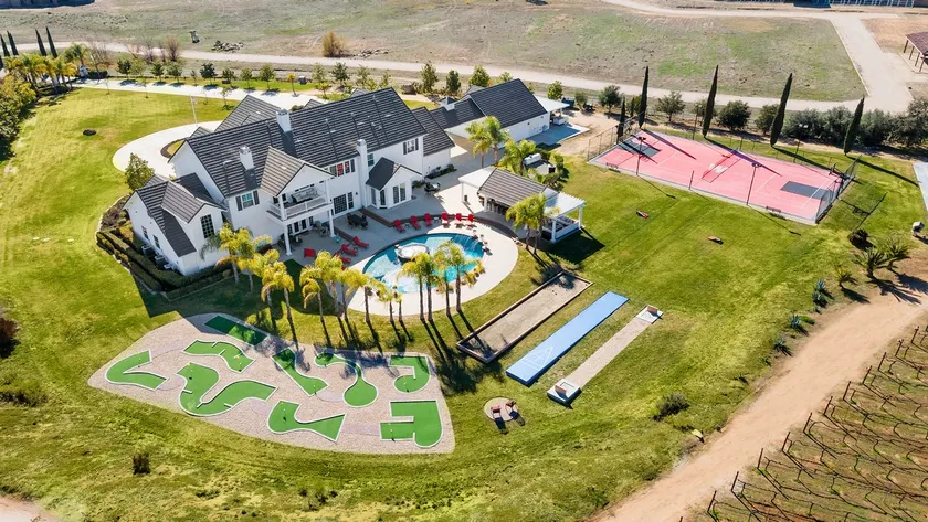 * NEW Luxury Celebrity Vineyard Estate Temecula * - Image 1