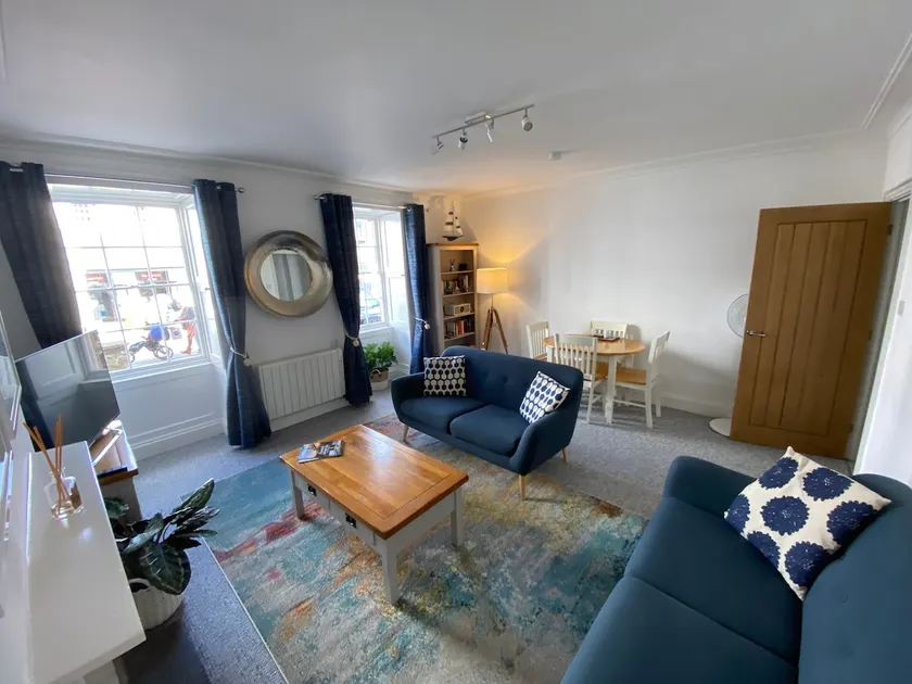 Central Falmouth | 2-Bedroom Apartment | 1 Bank Place | Free Parking | Town Centre | - Image 1