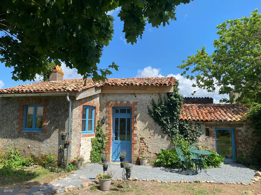 Vue du chateau a La Petite Ferme d'Alpacas - Image 1