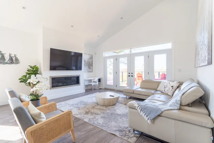 Spacious modern cottage with incredible views in the Bruce Peninsula - Image 1
