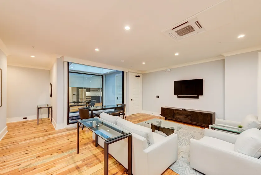 Deluxe 2 BR Suite w/ Piazza - Steps to King St. - Image 1