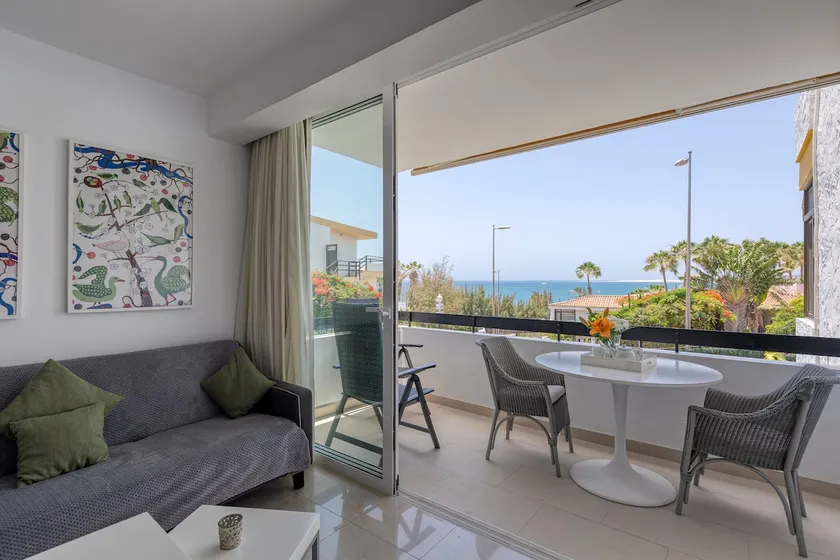 Enchanting Coastline Apartment - Image 1