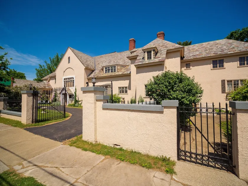Entire Mansion · The Hamilton Mansion with Extraordinary Spaces - Image 1