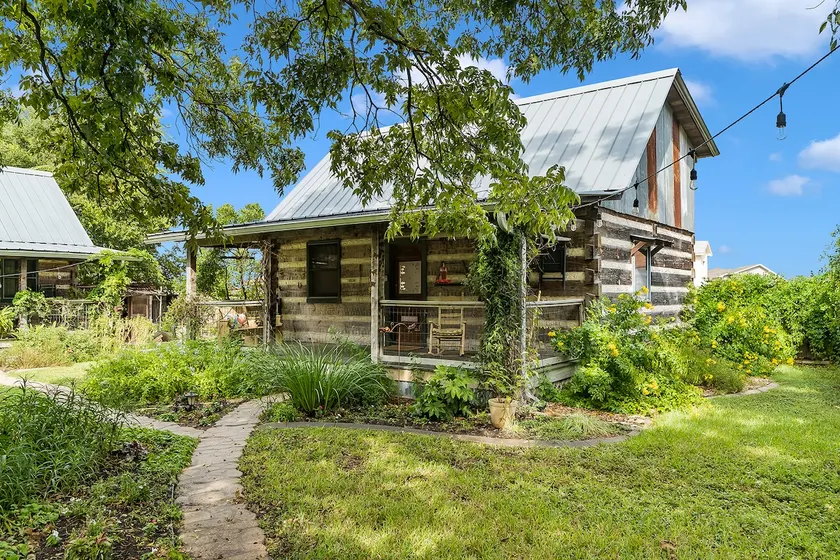Larkspur | Charming Cabin - Image 1