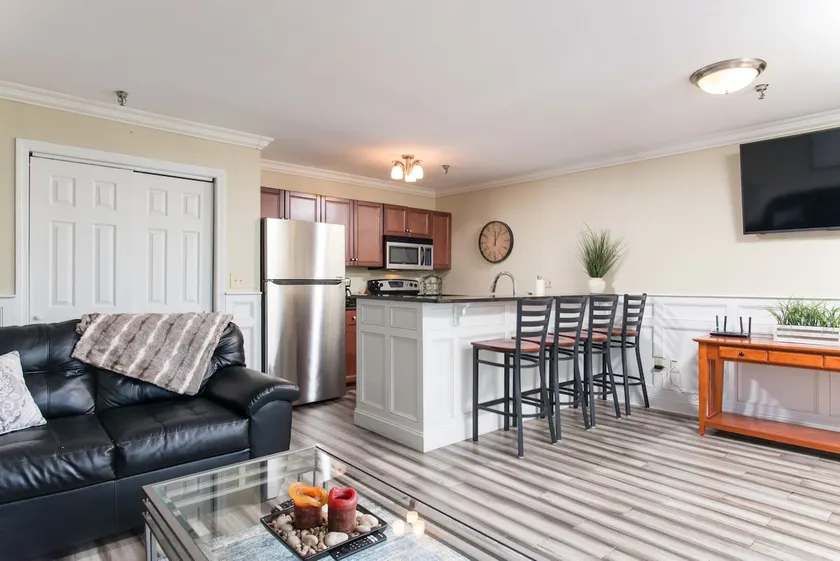 Updated 1 bedroom condo across from Winnipesaukee - Image 1
