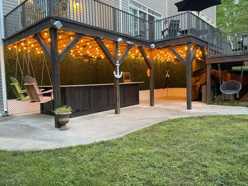 Lakefront Gaston Getaway | 6BR | BBQ | Sleeps 22 - Image 1