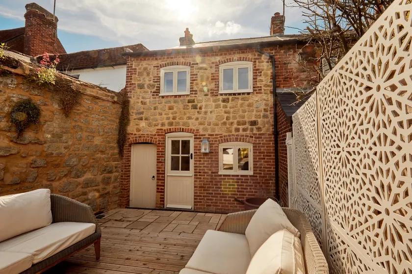 Newly Renovated Town House In Petworth - Image 1