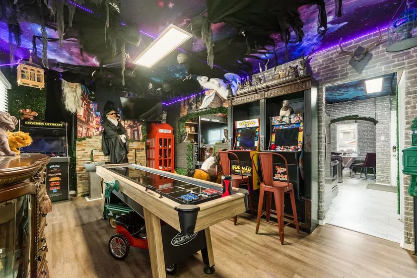 ★McGonagall’s Mansion ★ Private Home w/ Arcade★ - Image 1