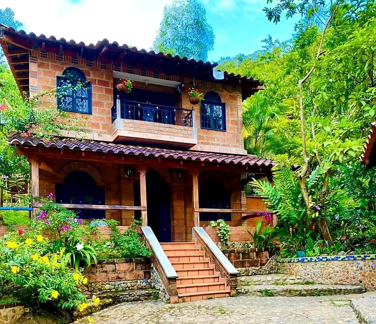 Beautiful cabin with river access in San Rafael area - Image 1