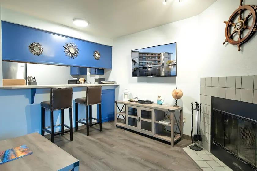 King Bed, Oceanfront, Fireplace, Dishwasher - Image 1