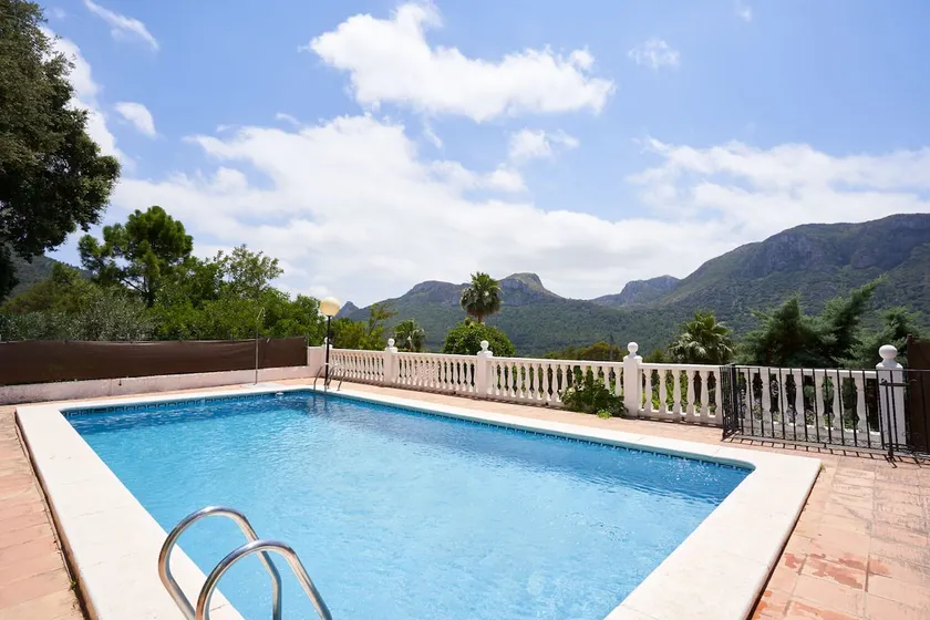 Villa Zuleika: Tranquil Haven, Mountain Views - Image 1
