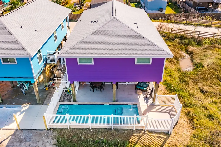 PURPLE PARROT.. HEATED Private Pool! Centrally Located! GOLF CART ZONE!  - Image 1