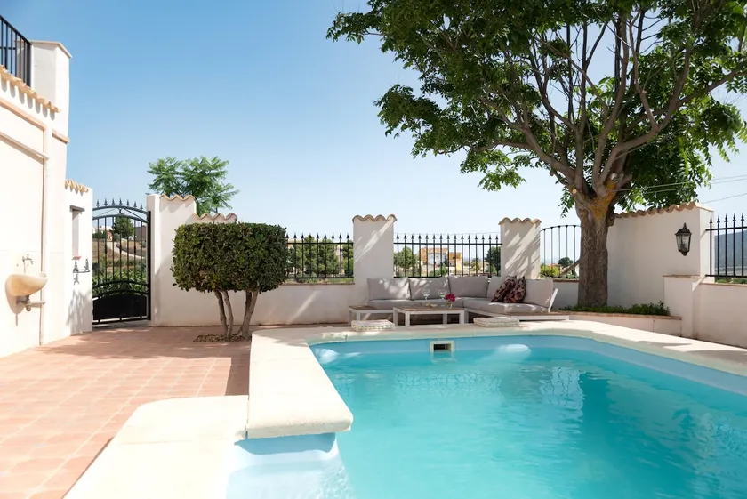 Charming house with private swimming pool & wow view! - Image 1