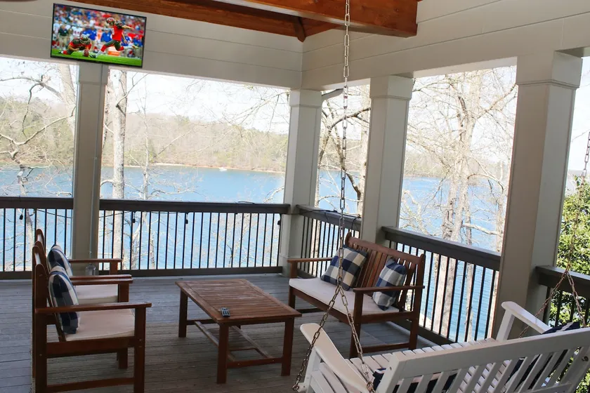Luxury lakefront villa with breathtaking lake views and sunset galore - Image 1