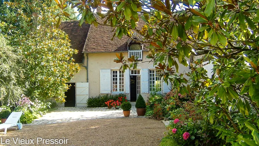 Le Vieux Pressoir (Old Winegrowers' House) - Image 1