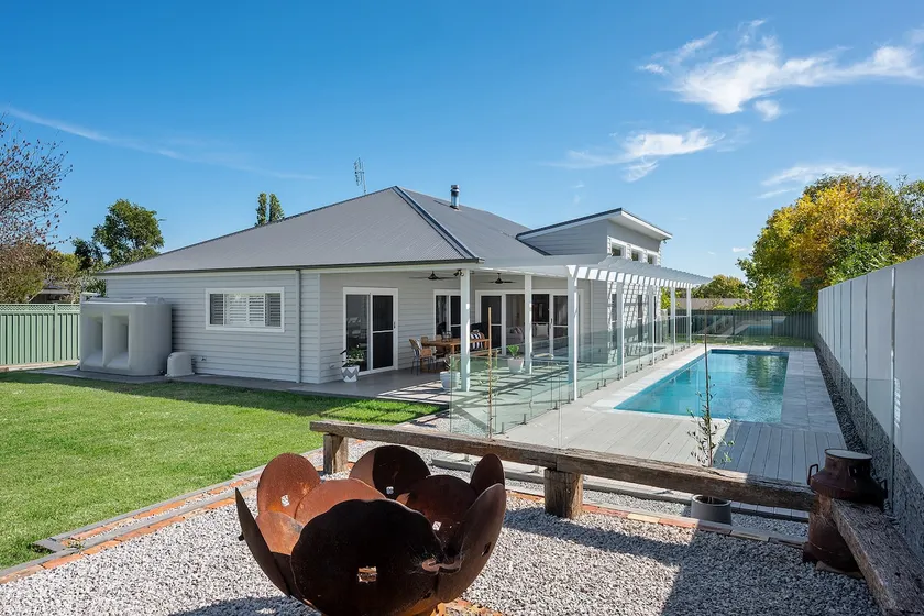 'Austin' Mudgee - Image 1