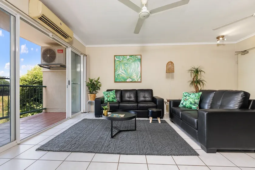 Charming CBD Apt 3bd 2bth - walk to Waterfront - Image 1