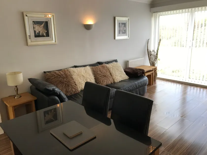 The Bungalow, Lingdale - Image 1