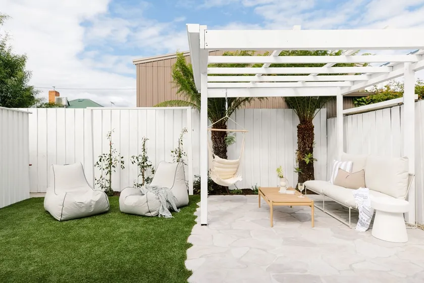 Centrally located heritage listed cottage - Image 1