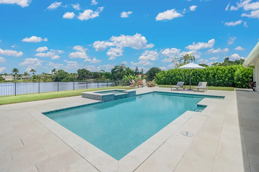 Charming 3BR Lake Home w/ Pool, Hot Tub & Fire Pit - Image 1