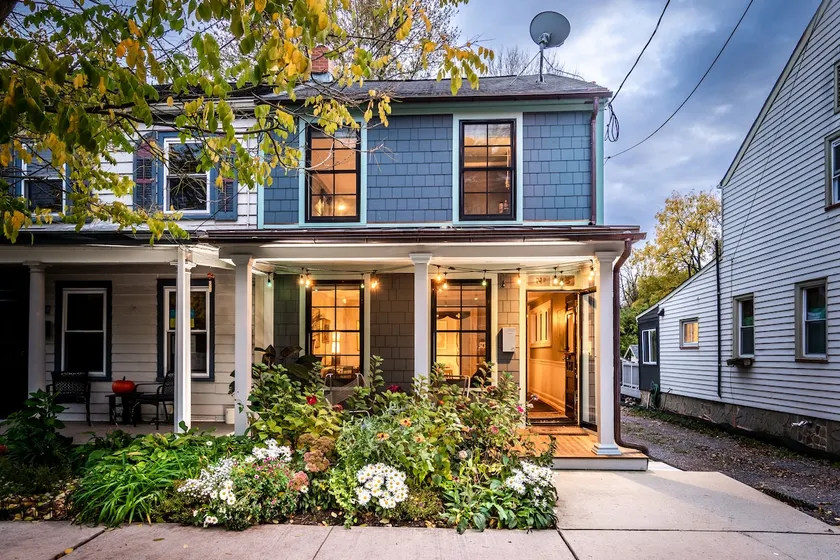 Charming Vintage House, Great Location w/Parking - Image 1