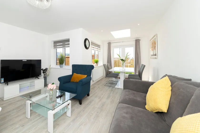 Greenfield's - New Modern 3 Bedroom Home - Johnstonen Close, Bracknell - Image 1