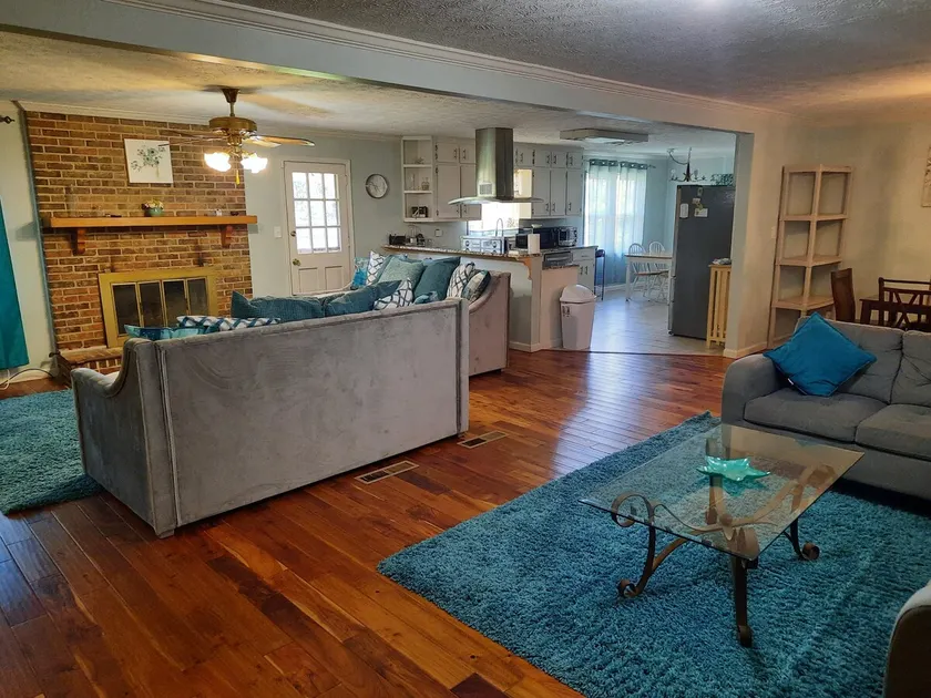 Large Home 35 Minutes to Atlanta Sleeps 20 - Image 1
