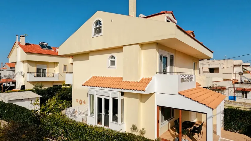 Modern family home with garden near the BEACH. - Image 1