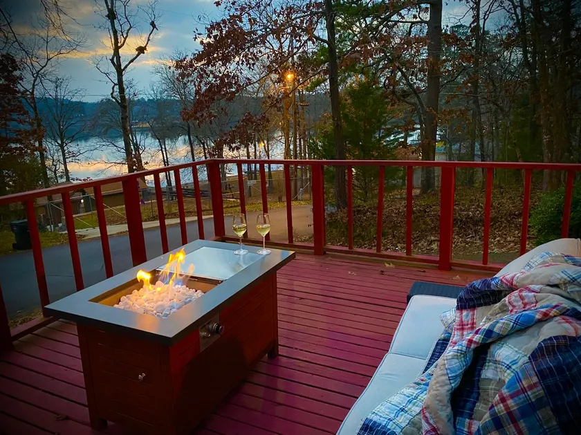 Lake Access - King Bed - Kayak - Great Deck - Image 1