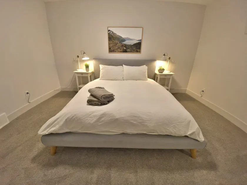 Modern & Spacious 1B - Close to UofC & Hospitals - Image 1