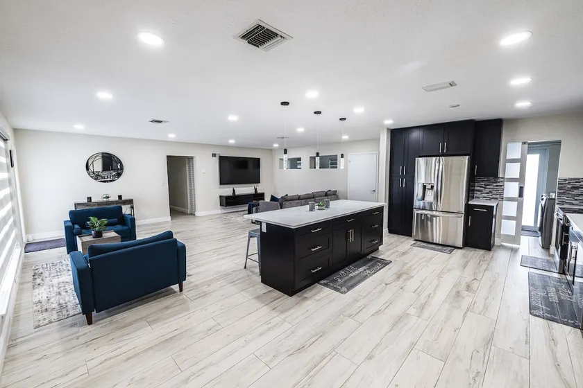 Spacious Modern Luxurious Home Miami/Broward - Image 1