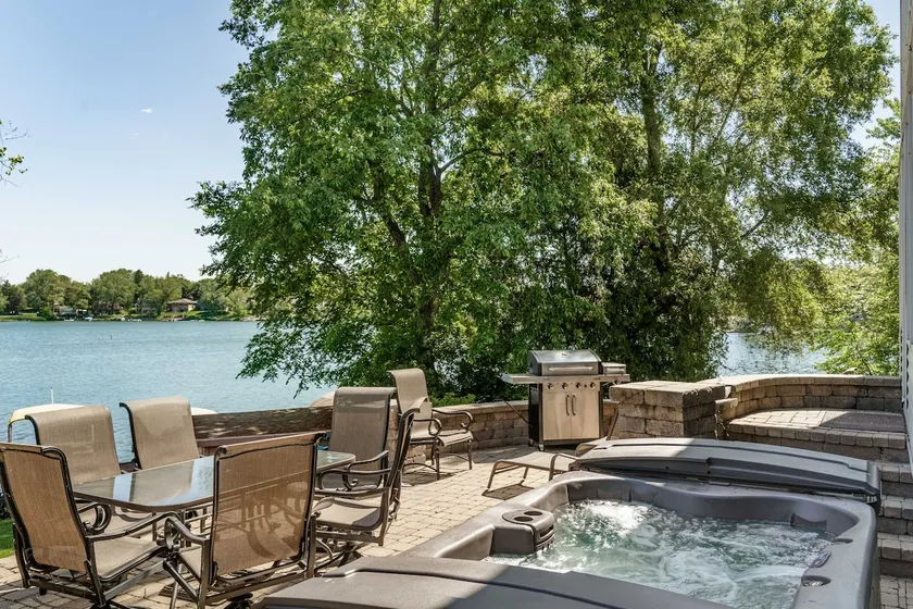 Charming Waterfront Lakehouse in der Nähe von Chicago w Pontoon Boat. 12 Schlafplätze Yoga auch! - Image 1