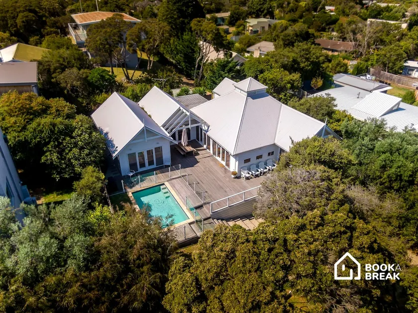 Idyllic Beach House Blairgowrie - 100m to Foreshore, 700m Walk to Village - Image 1