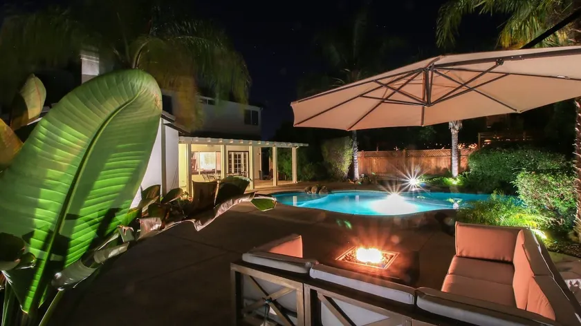 Luxurious spa-like oasis with pool, 4bdr/ 3br - Image 1