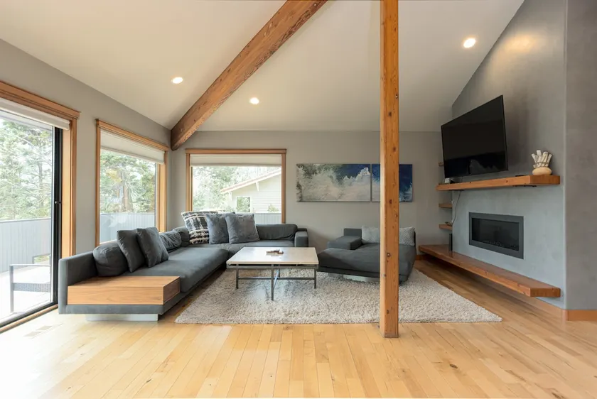 Modern Contemporary, Open Layout, Near Downtown - Image 1