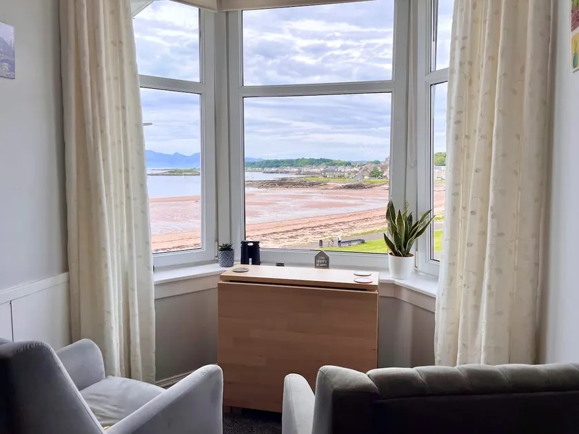 The Lookout, seafront, beachfront, stunning views - Image 1