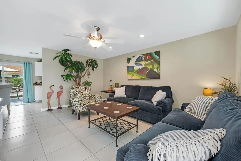 Naples North Tropical Bungalow - Image 1