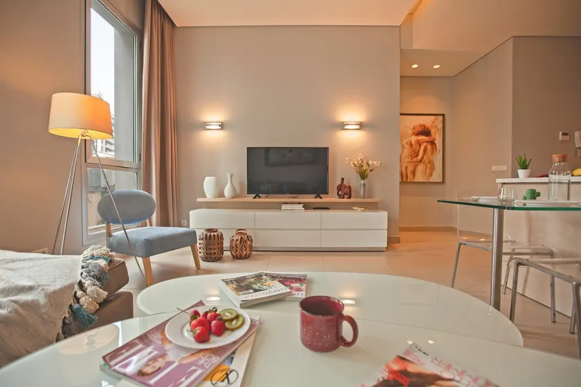 Comfy - 1BR Apt W Pool & Gym in Gemmayze - Image 1